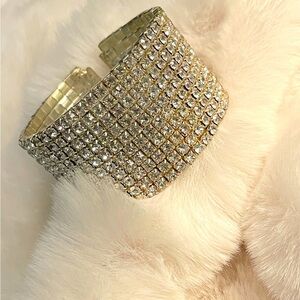 Elegant Silver Crystal Bracelet costume
BLING BLING